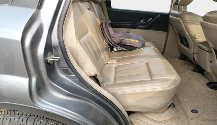 2016 Mahindra XUV500 W10 1.99, Diesel, Manual, 92,527 km, interior