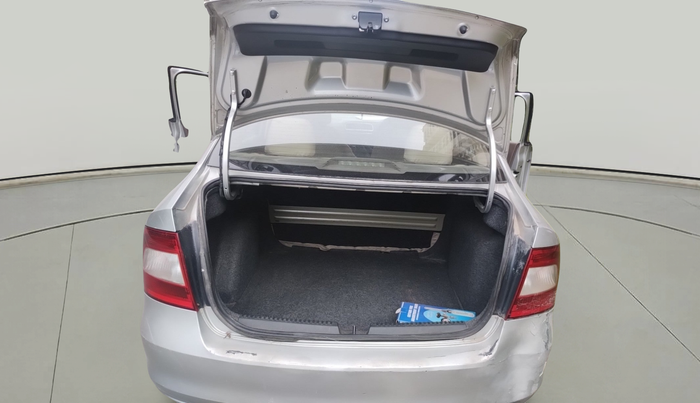 2013 Skoda Rapid AMBITION 1.6 MPI MT, Petrol, Manual, 95,591 km, exterior