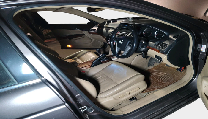 2011 Honda Accord 2.4L I-VTEC MT, Petrol, Manual, 1,00,251 km, interior