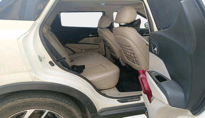 2022 Mahindra XUV300 W8 (O) 1.5 DIESEL AMT, Diesel, Automatic, 73,621 km, interior