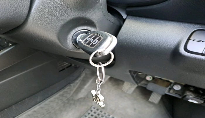 2020 Hyundai VENUE S 1.2, Petrol, Manual, 1,04,362 km, interior