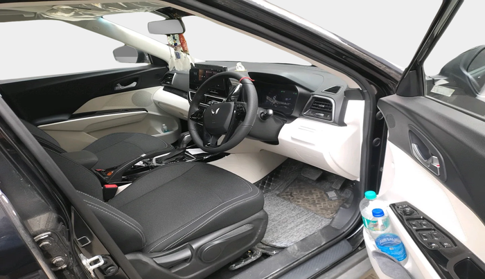 2025 Mahindra XUV 3XO AX5 1.2 L TCMPFI AT, Petrol, Automatic, 4,781 km, interior