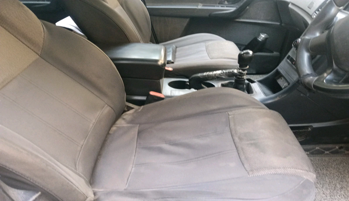 2018 Mahindra XUV500 W5, Diesel, Manual, 1,91,748 km, interior