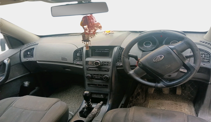 2018 Mahindra XUV500 W5, Diesel, Manual, 1,91,748 km, interior