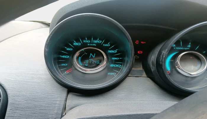 2018 Mahindra XUV500 W5, Diesel, Manual, 1,91,748 km, interior