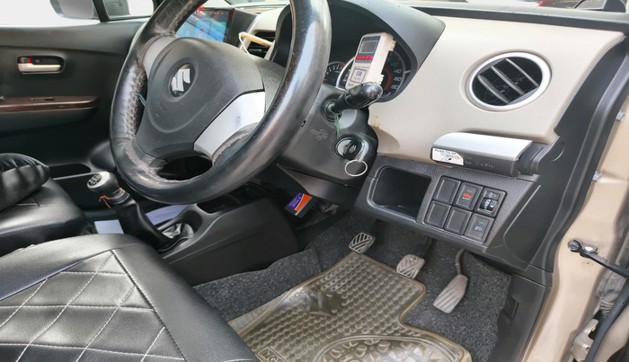 2016 Maruti Wagon R 1.0 VXI OPT, Petrol, Manual, 42,734 km, interior