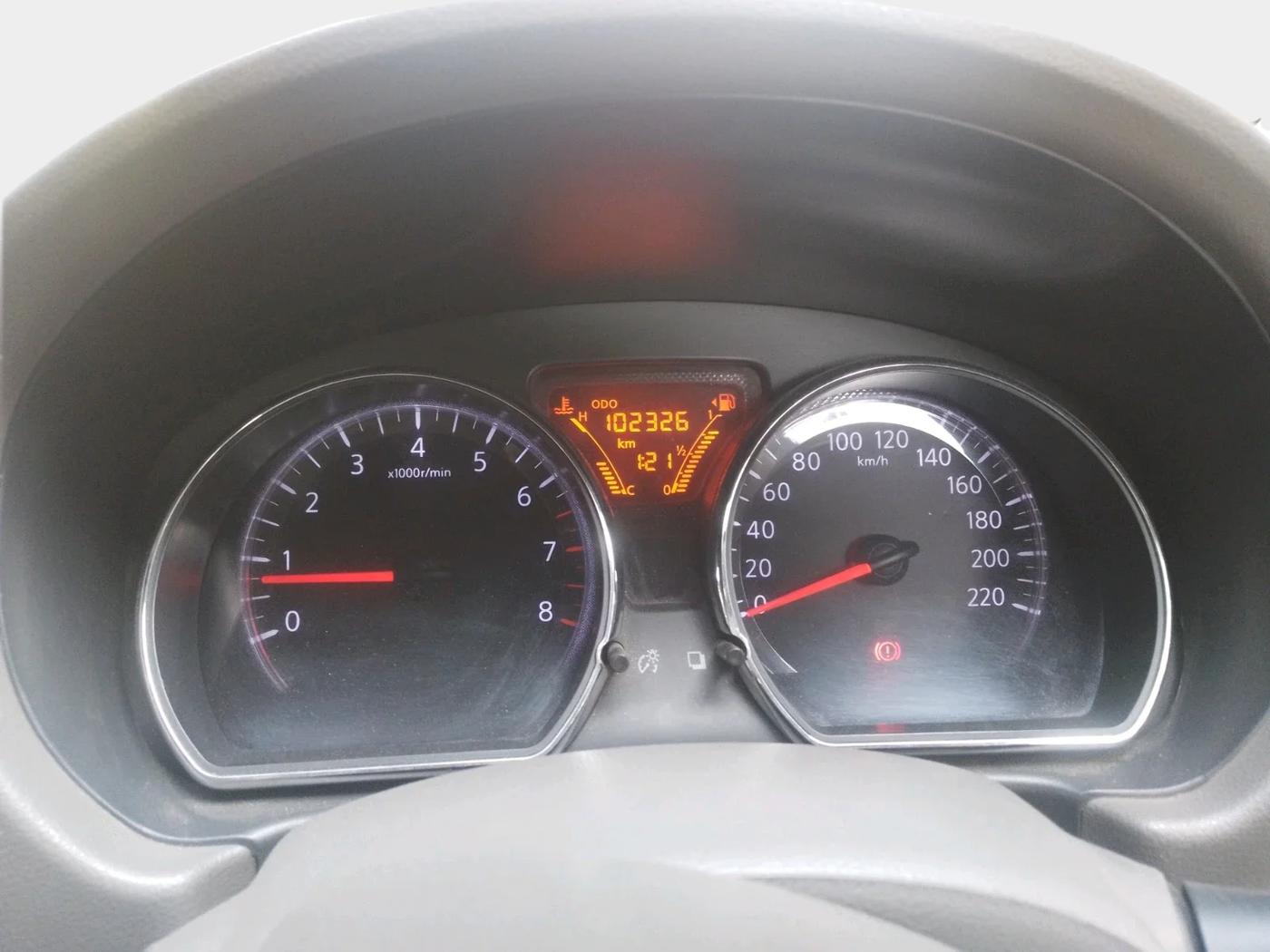 2014 Nissan Sunny XV PETROL, Petrol, Manual, 1,02,326 km, interior