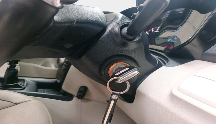 2019 Mahindra XUV300 W6 1.2 PETROL, Petrol, Manual, 50,911 km, interior