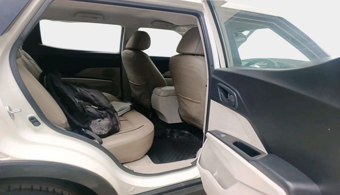 2019 Mahindra XUV300 W6 1.2 PETROL, Petrol, Manual, 50,911 km, interior