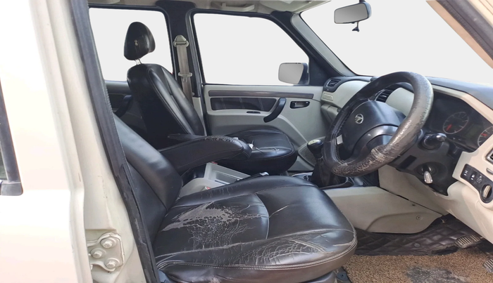 2018 Mahindra Scorpio S7, Diesel, Manual, 95,898 km, interior