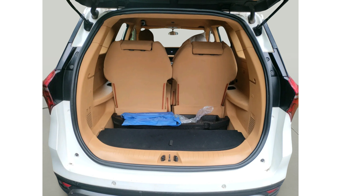 2021 Mahindra XUV700 AX 3 P MT 5 STR, Petrol, Manual, 15,745 km, exterior