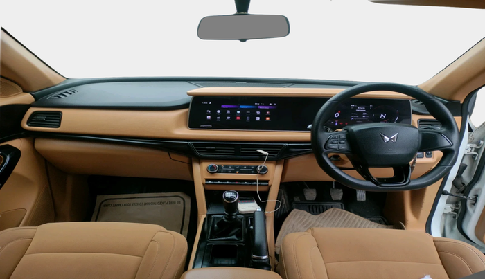 2021 Mahindra XUV700 AX 3 P MT 5 STR, Petrol, Manual, 15,745 km, interior