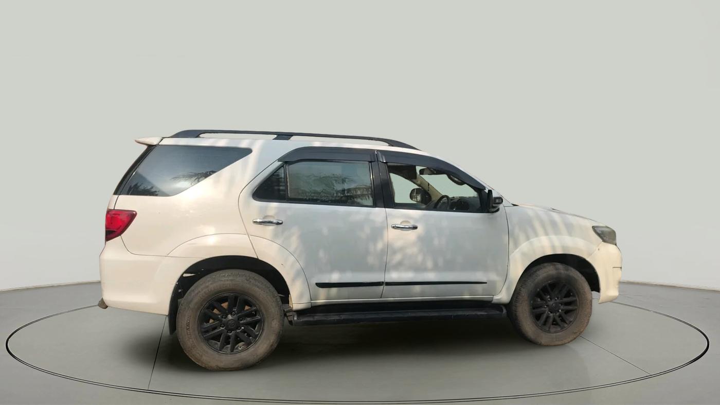 2013 Toyota Fortuner 3.0 4X2 AT, Diesel, Automatic, 1,57,909 km, exterior