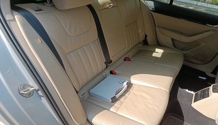 2017 Skoda Octavia 2.0 TDI L&K AT, Diesel, Automatic, 1,31,068 km, interior