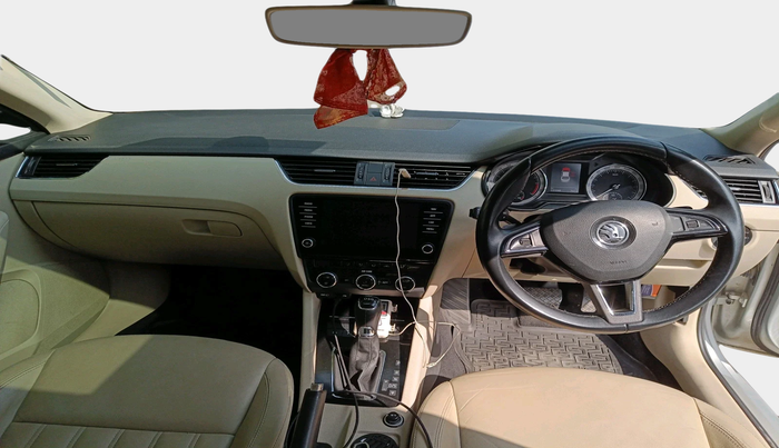 2017 Skoda Octavia 2.0 TDI L&K AT, Diesel, Automatic, 1,31,068 km, interior