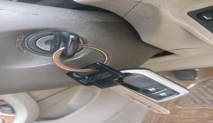 2011 Toyota Corolla Altis G PETROL, Petrol, Manual, 1,21,637 km, interior