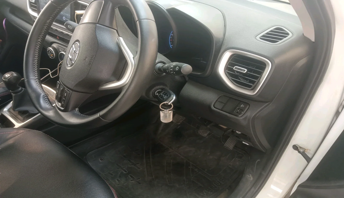 2021 Hyundai VENUE S+ 1.2, Petrol, Manual, 32,605 km, interior