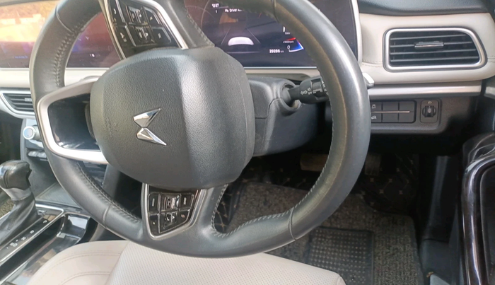 2021 Mahindra XUV700 AX 7 P AT 7 STR, Petrol, Automatic, 29,286 km, interior