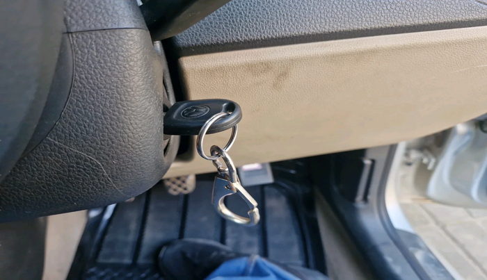 2011 Volkswagen Polo COMFORTLINE 1.2L PETROL, Petrol, Manual, 1,10,613 km, interior