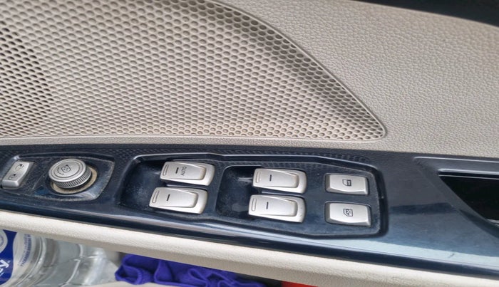2020 Mahindra XUV300 W8 1.5 DIESEL, Diesel, Manual, 71,787 km, interior