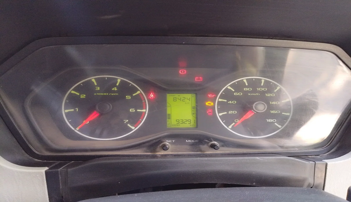 2017 Mahindra Scorpio S4 PLUS 1.99 INTELLI-HYBRID, Diesel, Manual, 93,291 km, interior