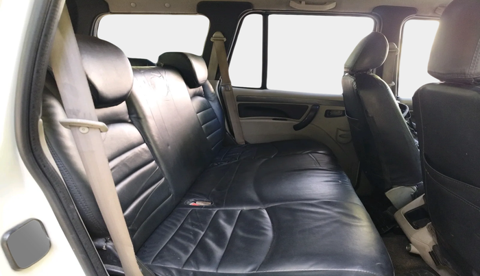 2017 Mahindra Scorpio S4 PLUS 1.99 INTELLI-HYBRID, Diesel, Manual, 93,291 km, interior