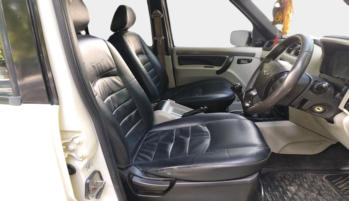 2017 Mahindra Scorpio S4 PLUS 1.99 INTELLI-HYBRID, Diesel, Manual, 93,291 km, interior