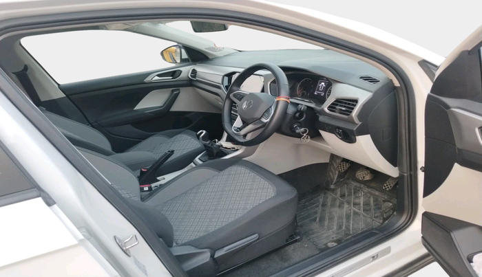 2025 Volkswagen TAIGUN HIGHLINE 1.0 TSI MT, Petrol, Manual, 6,612 km, interior