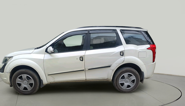 2016 Mahindra XUV500 W4, Diesel, Manual, 2,44,555 km, exterior