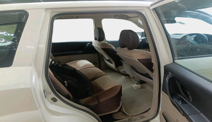 2016 Mahindra XUV500 W4, Diesel, Manual, 2,44,555 km, interior