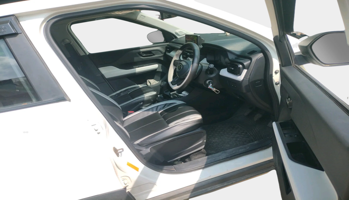 2024 Tata PUNCH PURE MT, Petrol, Manual, 10,931 km, interior