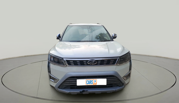 2020 Mahindra XUV300 W8 (O) 1.5 DIESEL AMT, Diesel, Automatic, 1,40,396 km, exterior