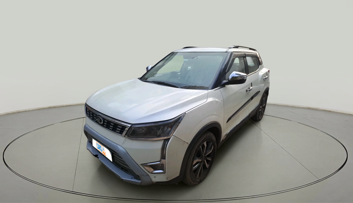 2020 Mahindra XUV300 W8 (O) 1.5 DIESEL AMT, Diesel, Automatic, 1,40,396 km, exterior