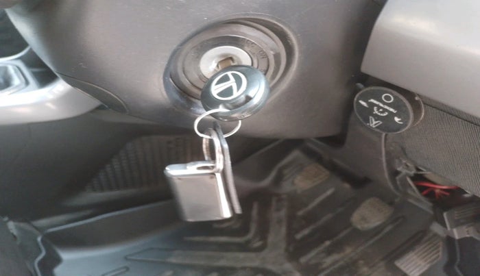 2022 Tata NEXON XE PETROL, Petrol, Manual, 35,502 km, interior