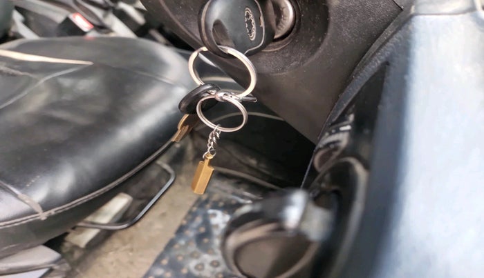 2013 Ford Figo TITANIUM 1.2 PETROL, Petrol, Manual, 1,33,013 km, interior