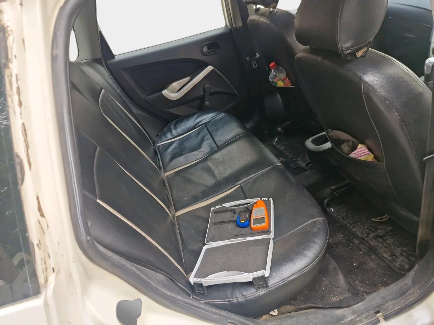 2013 Ford Figo TITANIUM 1.2 PETROL, Petrol, Manual, 1,33,013 km, interior