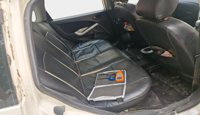 2013 Ford Figo TITANIUM 1.2 PETROL, Petrol, Manual, 1,33,013 km, interior