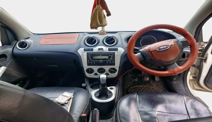 2013 Ford Figo TITANIUM 1.2 PETROL, Petrol, Manual, 1,33,013 km, interior