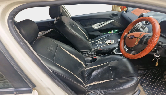 2013 Ford Figo TITANIUM 1.2 PETROL, Petrol, Manual, 1,33,013 km, interior