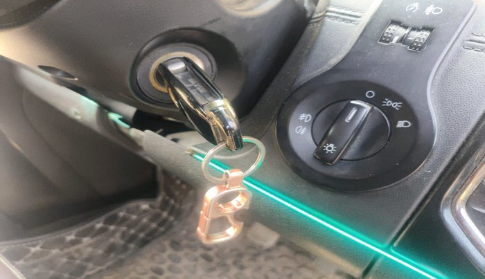 2018 Tata Hexa XE 4X2 7 STR, Diesel, Manual, 87,087 km, interior