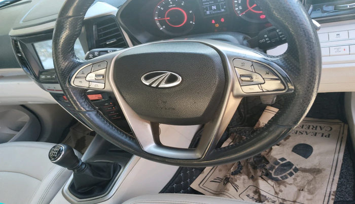 2022 Mahindra XUV300 W8 (O) 1.5 DIESEL, Diesel, Manual, 1,38,259 km, interior
