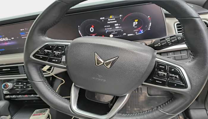 2022 Mahindra XUV700 AX 7 LUXURY P AT 7 STR, Petrol, Automatic, 32,994 km, interior