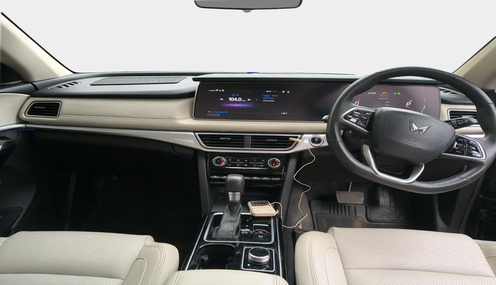 2022 Mahindra XUV700 AX 7 LUXURY P AT 7 STR, Petrol, Automatic, 32,994 km, interior