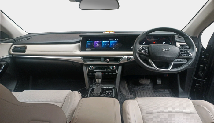 2024 Mahindra XUV700 AX 7 LUXURY D AT 7 STR, Diesel, Automatic, 12,858 km, interior