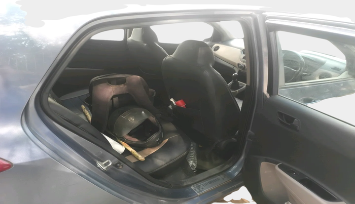 2016 Hyundai Grand i10 MAGNA 1.2 KAPPA VTVT, Petrol, Manual, 1,04,278 km, interior