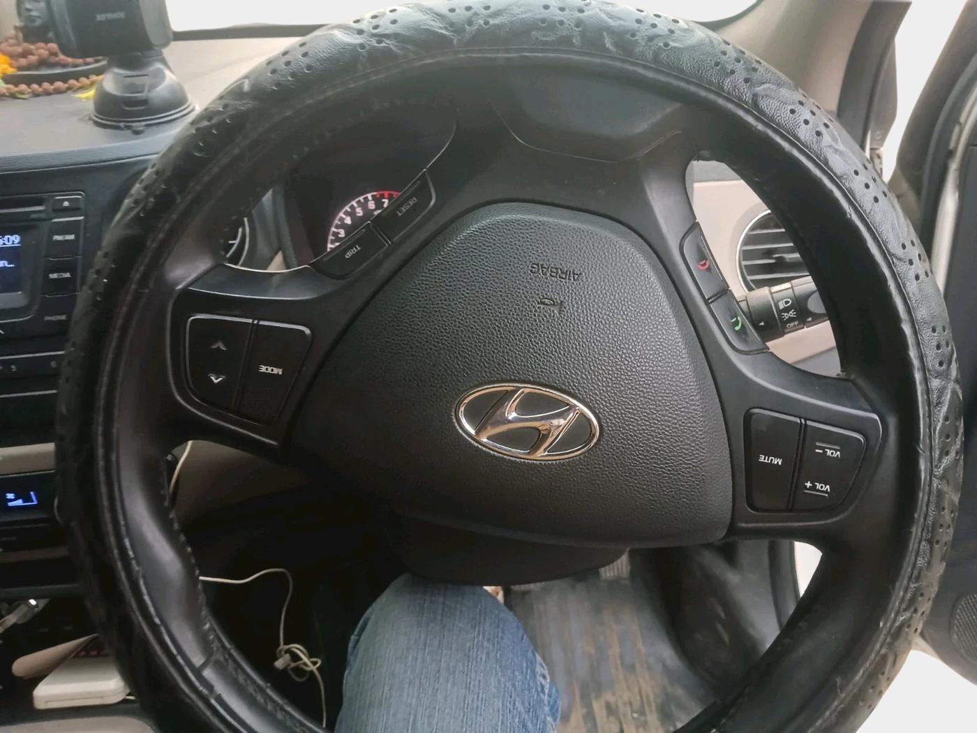 2016 Hyundai Xcent SX 1.2 (O), Petrol, Manual, 1,50,069 km, interior