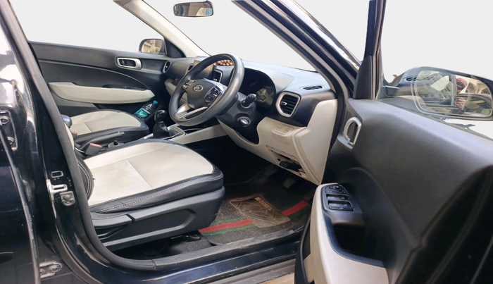 2022 Hyundai VENUE S 1.2, Petrol, Manual, 88,114 km, interior