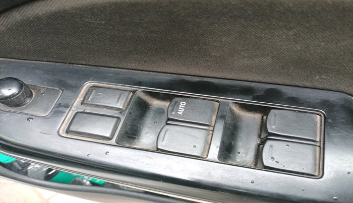 2011 Maruti Swift VXI, Petrol, Manual, 1,01,502 km, interior