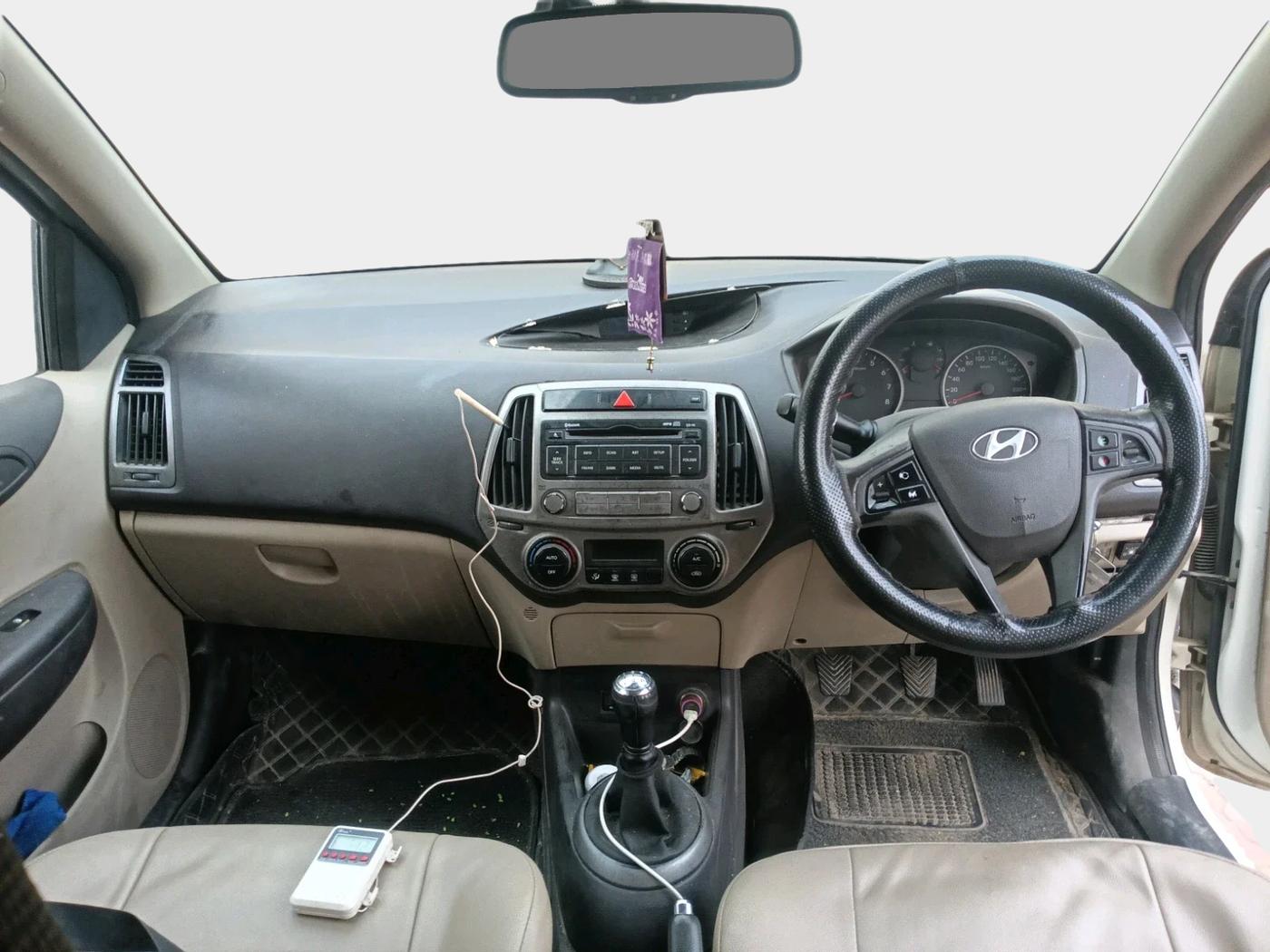 2013 Hyundai i20 SPORTZ 1.2, CNG, Manual, 86,661 km, interior
