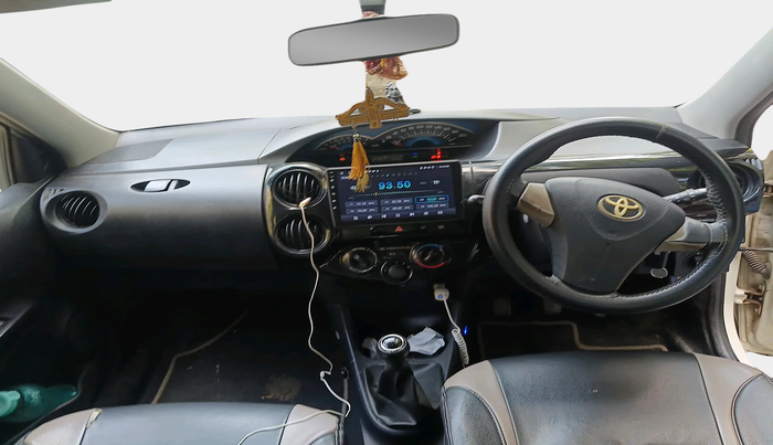 2016 Toyota Etios CROSS 1.2 G, Petrol, Manual, 76,746 km, interior